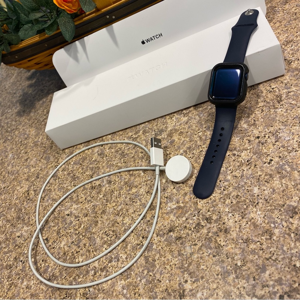 Apple Watch Series 6 GPS 40 mm Blue Aluminum Case Deep Navy SportBand